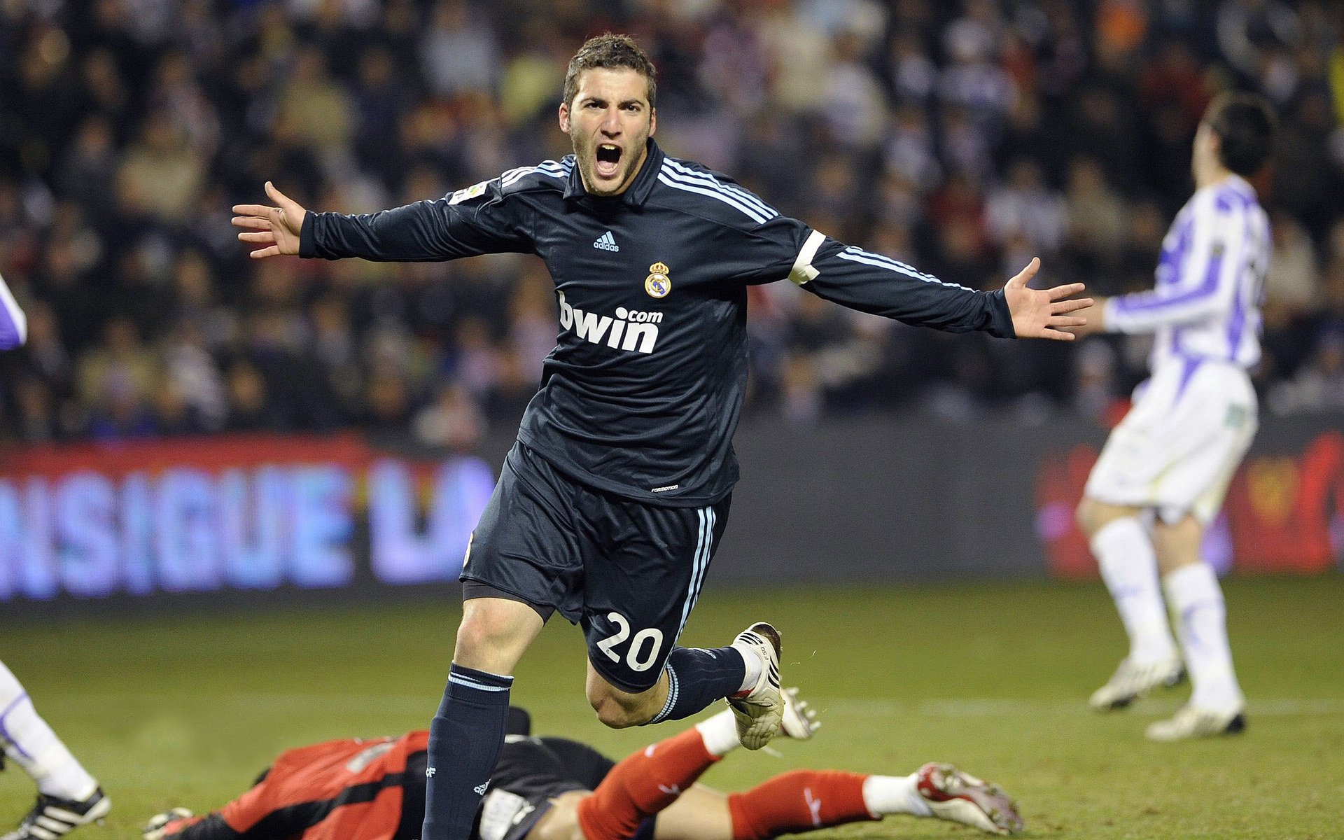 孤胆与荣耀，当骑士的铁蹄踏碎北境，利拉德的表针指向传奇