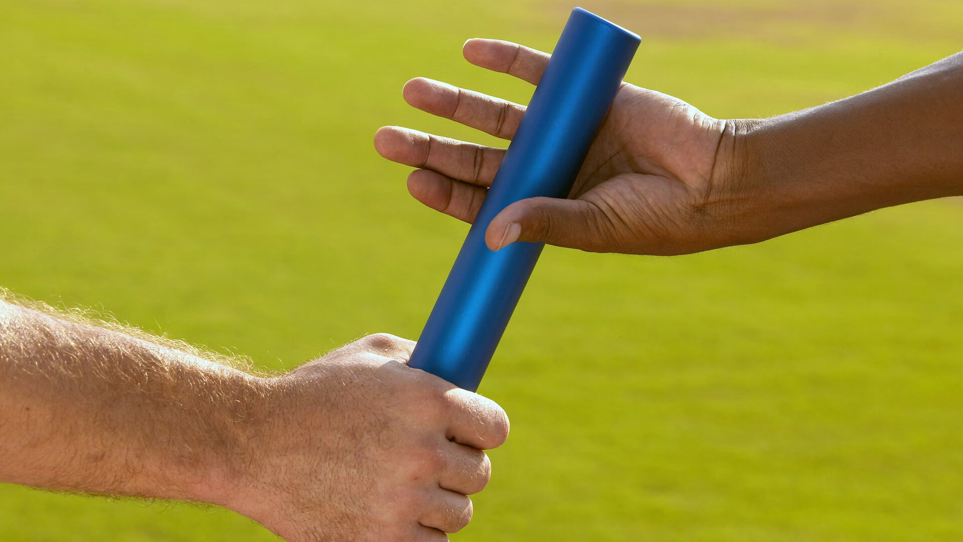 当童话照进现实，丹麦爆冷伊拉克与格列兹曼的F1街道赛接管启示录