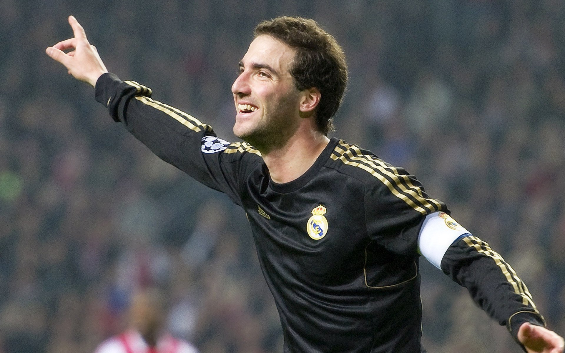 赛道上的终局之战，拉塞尔统治全场，红牛绝杀索伯