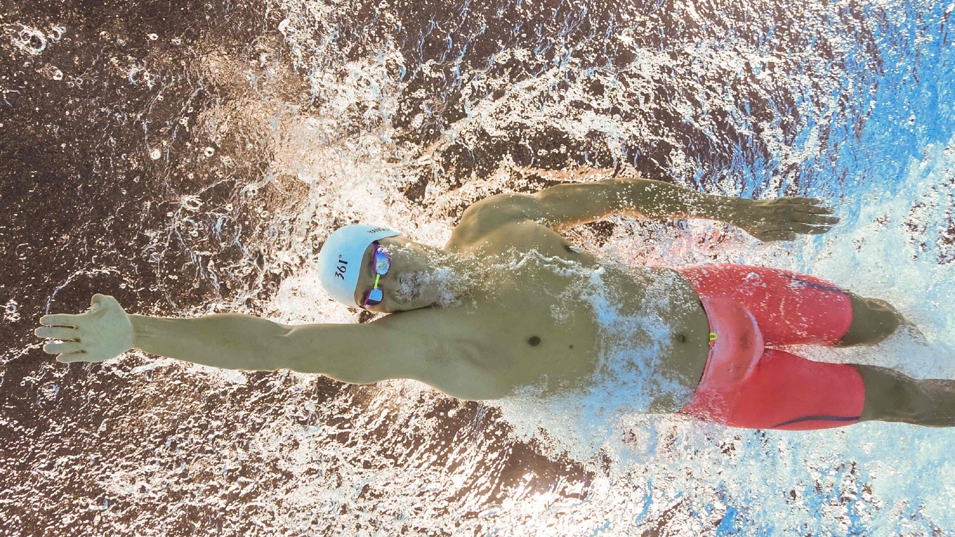 戴维斯杯鏖战澳网，兹维列夫点燃赛场，铸就网坛唯一性传奇